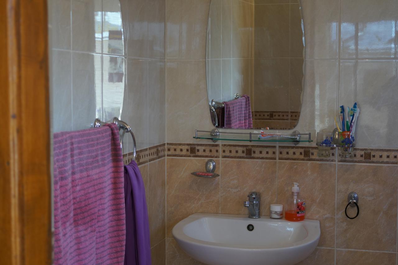 Guest House Guljan Bokonbayevo ภายนอก รูปภาพ